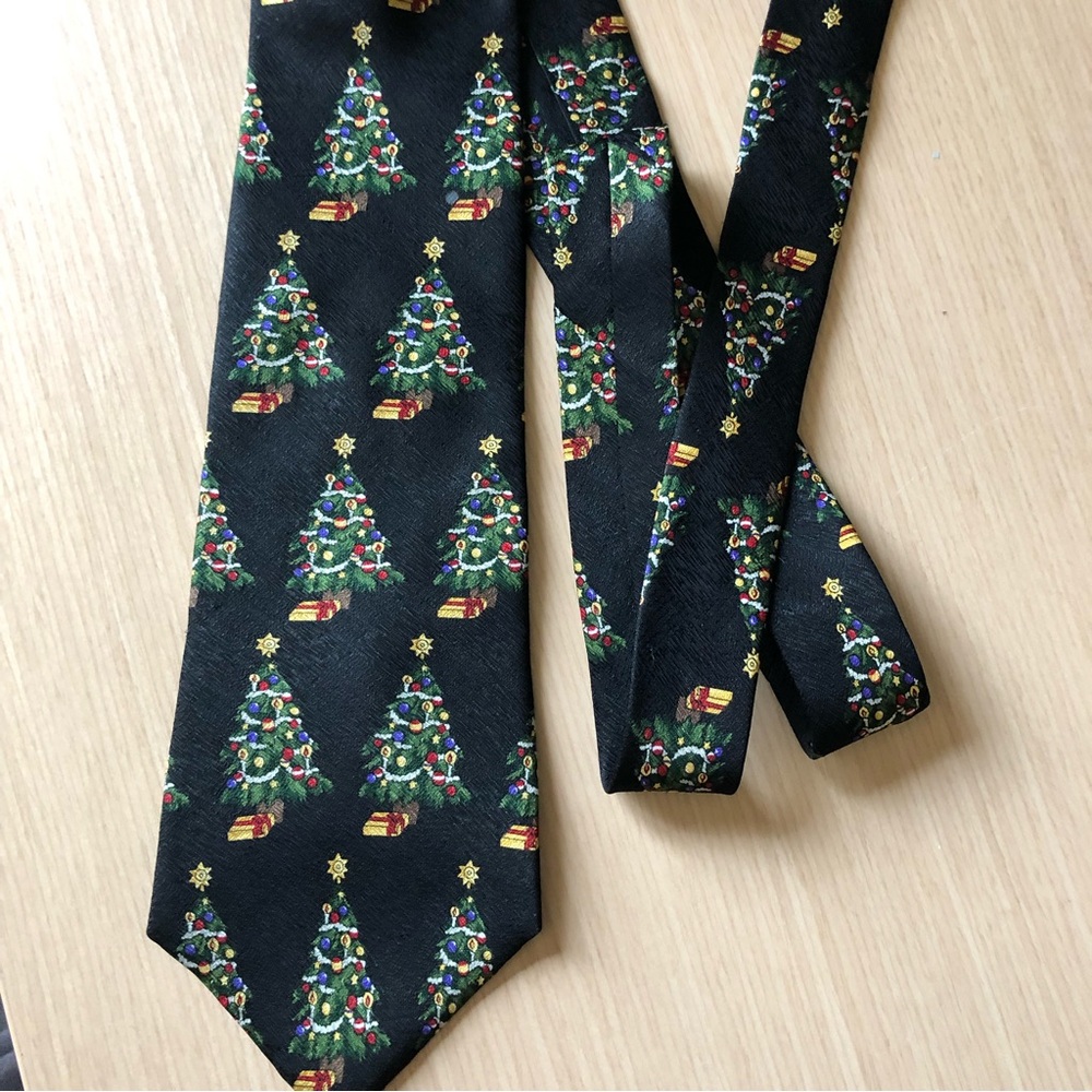 Meeting Street Holiday Christmas Tree Black 100% Silk Tie
